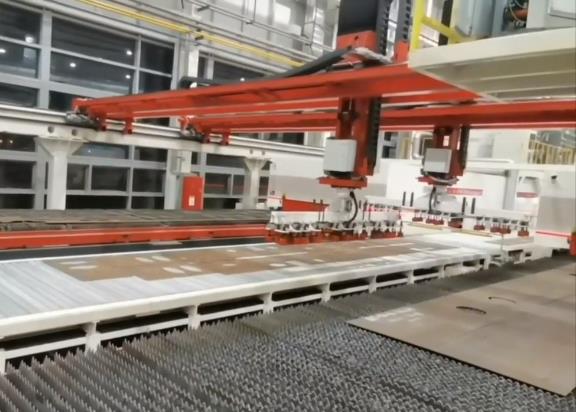 千豪大型桁架鋼板自動化分揀機器人