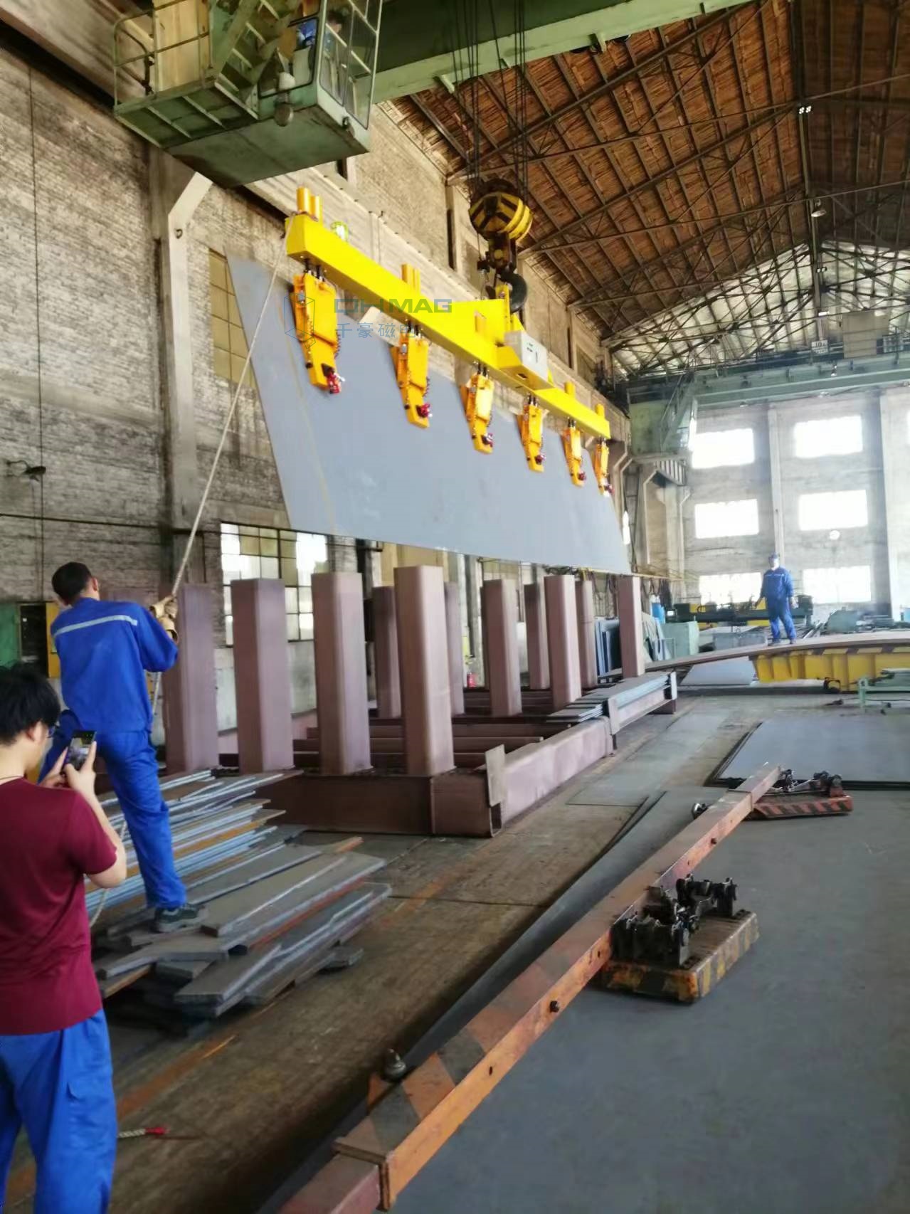 豎著吊鋼板，側(cè)吊鋼板，千豪電永磁吊具