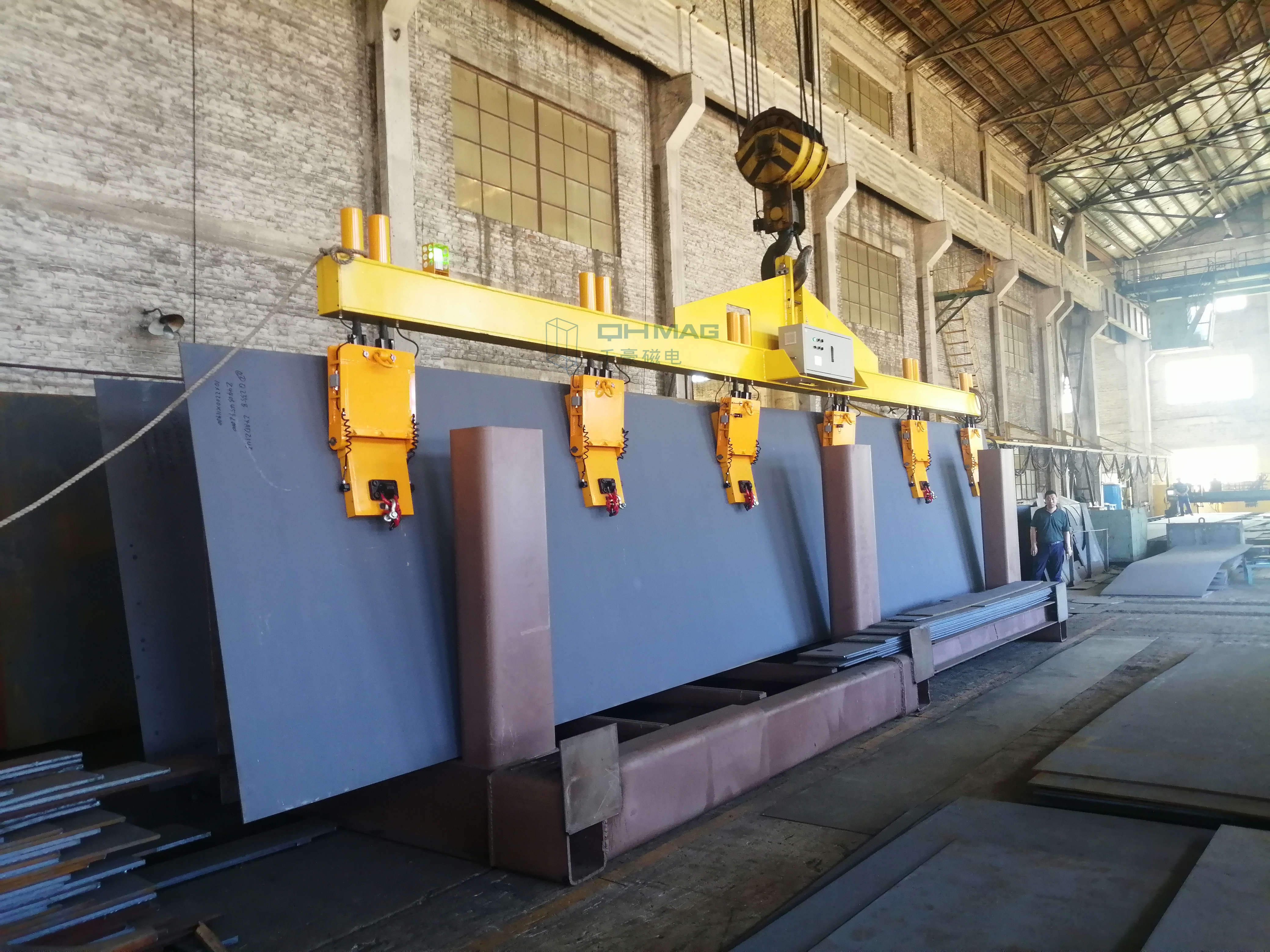 豎著吊鋼板，側(cè)吊鋼板，千豪電永磁吊具