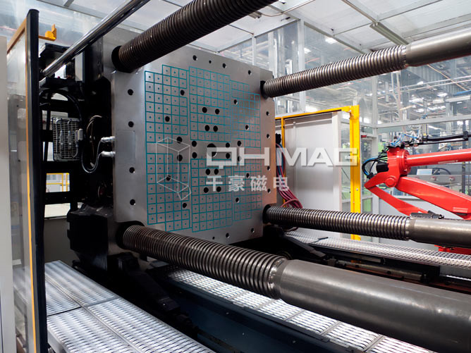 千豪注塑機(jī)快速換模系統(tǒng)磁力模板